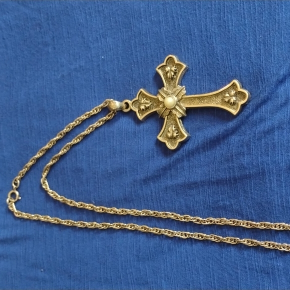 Sarah Coventry cross necklace gold - Picture 2 of 7